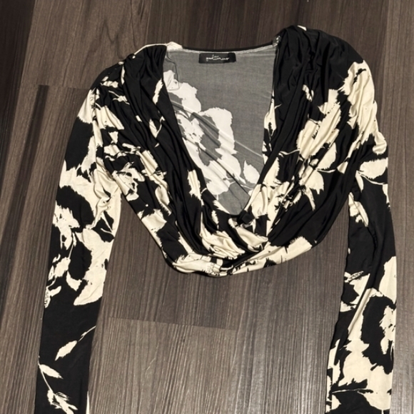 Elegant Black and Cream Floral Pants Suit - Picture 7 of 9